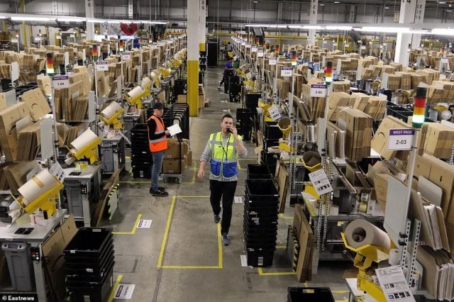 how much do ups warehouse workers make a year